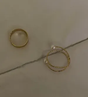 Gold rings thumbnail 2