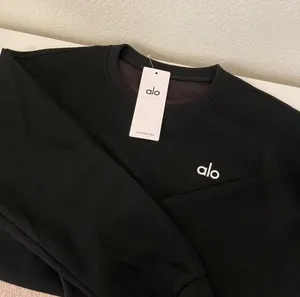 Alo Yoga Black Crewneck Accolade Pullover MED thumbnail 2