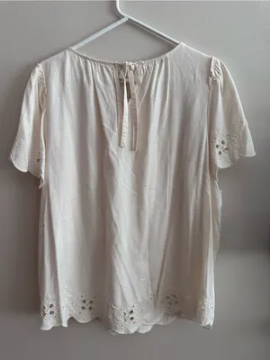 LC Lauren Conrad Cream Eyelet Flutter Sleeve Blouse thumbnail 5
