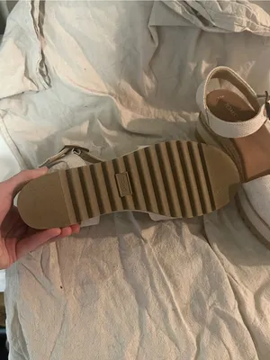 Toms Beige Platform Sandals with ankle straps size 8.5 fall spring brunch office thumbnail 3