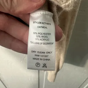 Astr Women’s Cream Tie Neck Sweater Size Medium EUC thumbnail 4