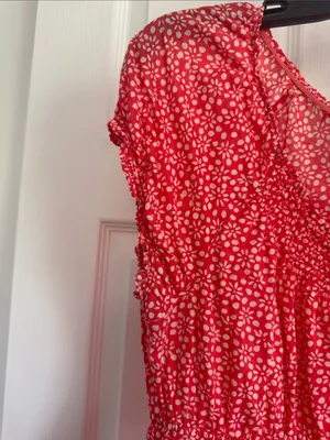American Eagle Outfitters Red Floral Smocked Short-Sleeve Blouse thumbnail 3