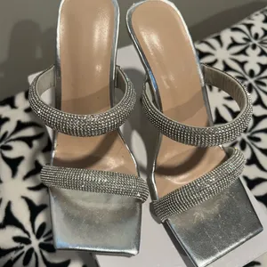 SheIn Women’s silver sparkly heels thumbnail 3