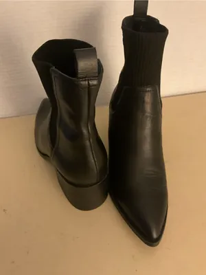 Steve Madden women black leather Chelsea short boots US 8.5 thumbnail 10