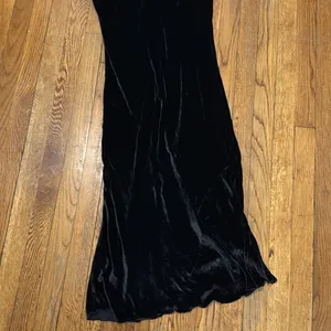 Aritzia Wilfred Velvet Michelet Slip Dress midi black with silk size S thumbnail 3