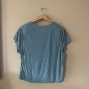 Athleta Ribbed Tee Shirt in Skylark Blue Size XL thumbnail 6