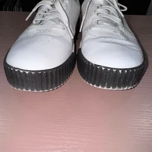 Puma Carina Sneaker Size 9 thumbnail 2