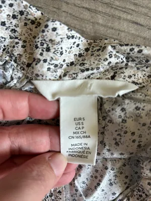 H&M White Puff-Sleeve Floral Blouse thumbnail 2