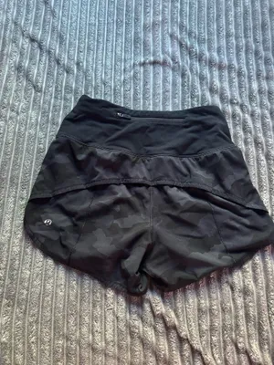 Lululemon Shorts Hotty Hot 4" thumbnail 3