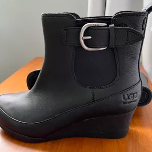 UGG NWOB!  arleta waterproof boots! thumbnail 5