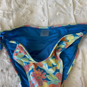Tilly's XS Blue Floral Tie-Side Bikini Bottoms thumbnail 2