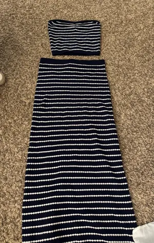 Matching set tube top and maxi skirt thumbnail 2