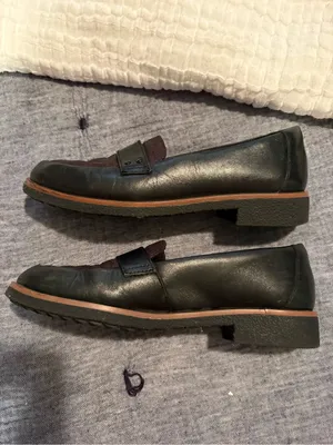 Clarks Black Leather Women’s Slip-On Loafers thumbnail 3