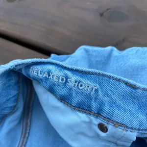 American Eagle Jean Shorts Relaxed Short Light Wash Blue Denim‎ Size 0 thumbnail 3