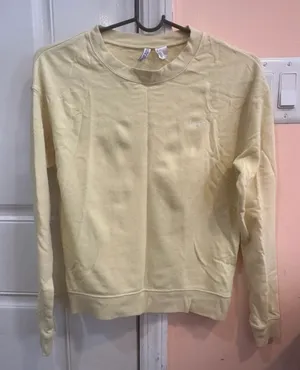 h&m yellow crewneck  thumbnail 1