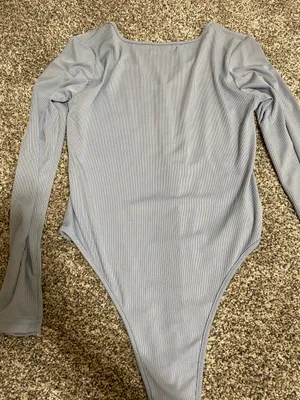 ROMWE Pastel Light Blue Scallop Edge V-Neck Ribbed Knit Bodysuit thumbnail 6