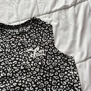 Womans Size Medium White‎ Black Cheetah Print Activewear Outdoor Fleece Lined thumbnail 2
