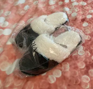 Victoria’s Secret PINK Slippers thumbnail 2