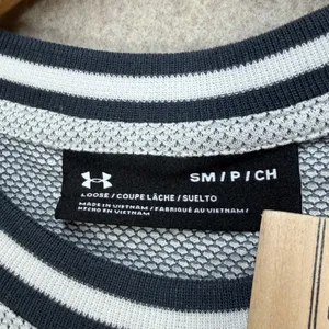 Under Armour Wisconsin Badgers Women Sz S Gray Cropped Waffle Knit TShirt Sporty thumbnail 3