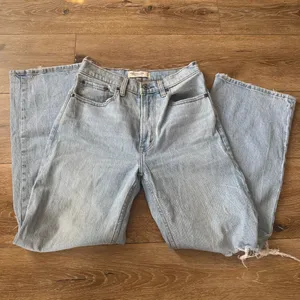 Abercrombie Curve Love High Rise 90s Relaxed Jean thumbnail 3