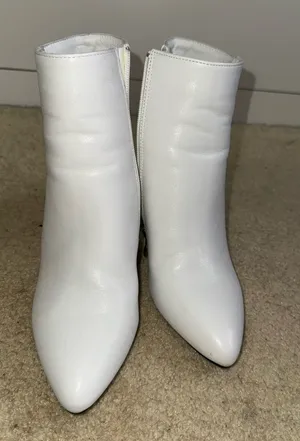 White booties Size 8 thumbnail 1