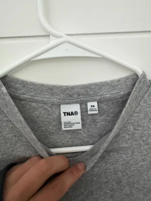 TNA Aritzia Cropped Grey T-shirt thumbnail 2