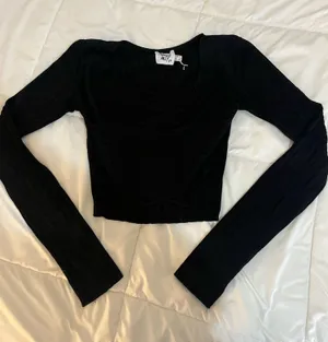 Princess Polly cropped shirt  thumbnail 1
