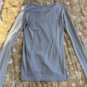 Women’s Lululemon long sleeve top thumbnail 2
