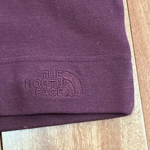 The North Face Sweatshirt Womens Burgundy Cropped Turtleneck S‎ thumbnail 4