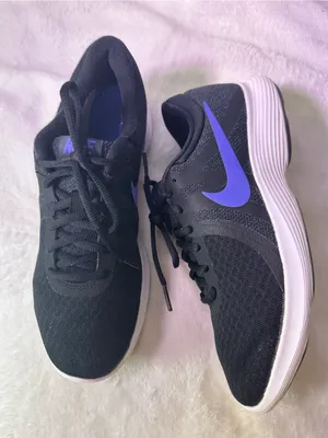 Nike Black Athletic Trainers with Purple Swoosh thumbnail 6