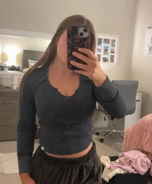 Urban Outfitters Long Sleeve Top thumbnail 1