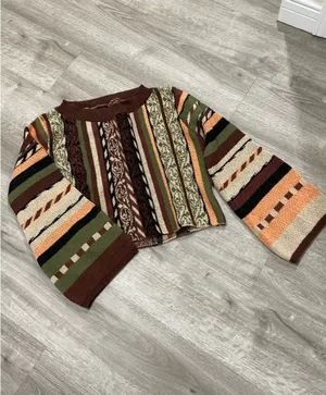 Crop Sweater Size L thumbnail 4