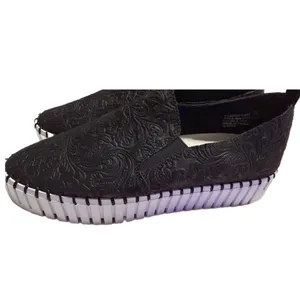 Very G Women Black Embossed Floral Slip On Platform Sneakers VGSP0271-001 Size 9 thumbnail 3