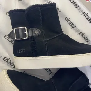 UGG Women’s Black Suede Shearling Lined Ankle Boots Buckle Strap Size 9 EU 40 thumbnail 4