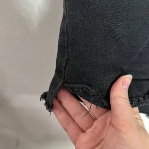 Madewell High-Rise Denim Boy-Shorts in Button Through Edition Lunar Black 32 thumbnail 7