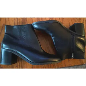 Vince Camuto Black Leather Ankle Booties Size 10 Zipper * Flaw: Off Track New thumbnail 13