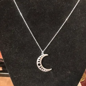 Crescent Moon Necklace thumbnail 1