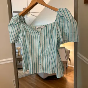Women's JustFab Blouse Size M White Blue Striped Puff Sleeve Top thumbnail 1