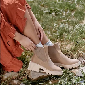 Dolce Vita Chelsea Boots Tan Size 9.5 thumbnail 1