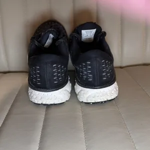 Brooks Women's Black and Purple Trainers thumbnail 5