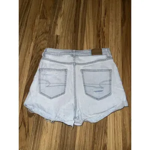 American‎ Eagle Mom Shorts Women's Sz 4 Distressed Stretch Light Wash 2020 thumbnail 6