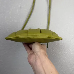 ili Small‎ Crossbody Bright Chartreuse Green Leather Zip Top Exterior Pockets thumbnail 6