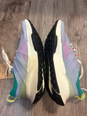 Women’s Nike shoes thumbnail 3