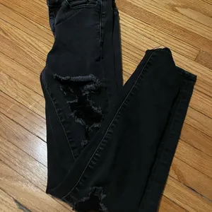 American Eagle BLACK RIPPED SKINNY JEANS thumbnail 2
