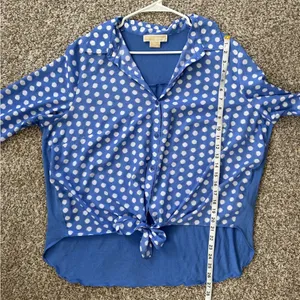 🦋 Michael Michael Kors Blue White Polka Dot Button Down Tie Blouse Casual thumbnail 5
