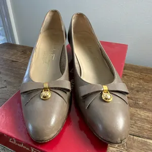 Salvatore Ferragamo Tan leather pumps‎ size 7AAAA thumbnail 4