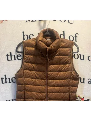 UniQlo Ultra Light Down Vest Women’s Medium Packable Full Zip Puffer [COPY] thumbnail 2