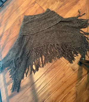 Bandolinoblu Chunky Fringe Knit Poncho Size Medium thumbnail 1