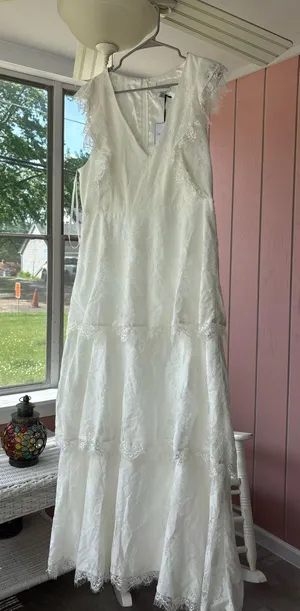 Premier Amour White Lace dress thumbnail 1