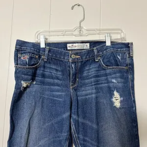 Hollister Low Rise Straight Leg Distressed Jeans Blue Size 11R thumbnail 4